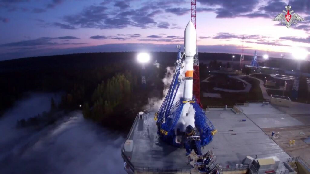 Сегодняшний успешный запуск ракеты-носителя "Союз-2.1б" с космодрома "Плесецк" – не просто очередное событие в космической отрасли. Это демонстрация слаженной работы российских инженеров и конструкторов, кульминация их усилий и подтверждение технологического лидерства. В этом запуске особо стоит отметить вклад воронежского Конструкторского бюро химавтоматики (КБХА), чьи двигатели обеспечили мощь и надежность ракеты.